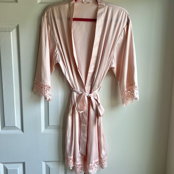 Floral detail trim robe - Picture 2 of 2